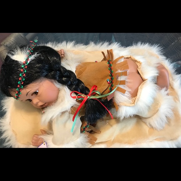 Vintage Collection Porcelain Native American Dolls - Picture 8 of 8